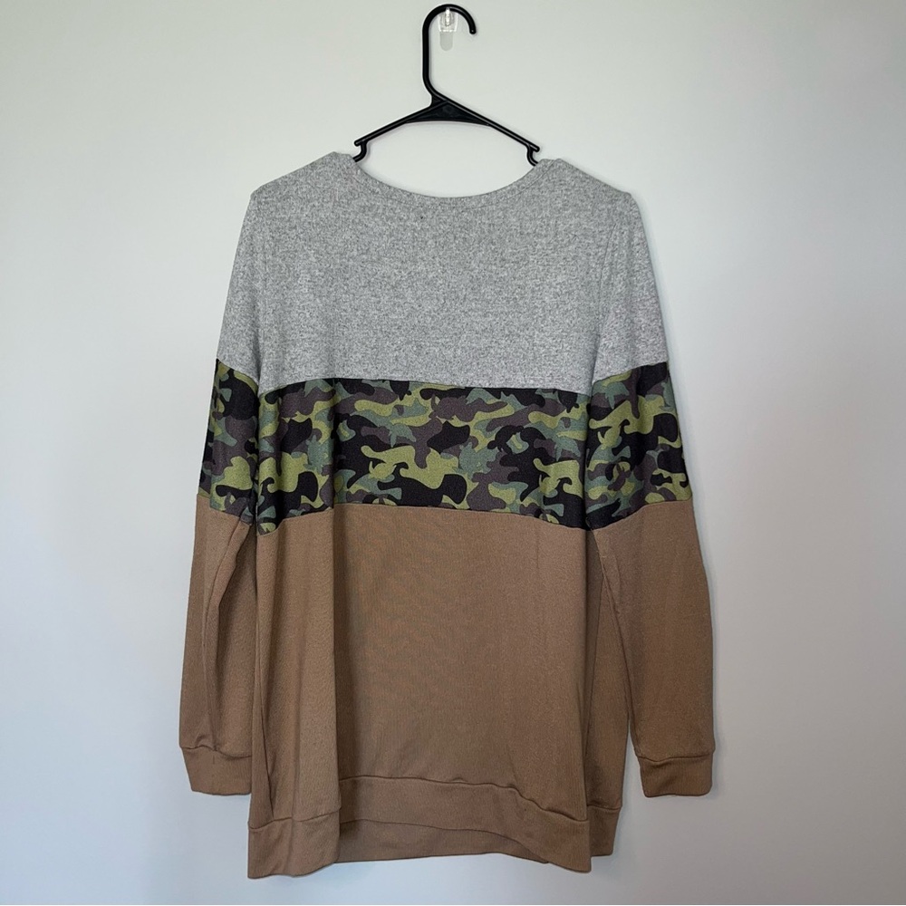 Simply Southern Gray and Hidden Turtle Camouflage Colorblock Sweatshirt XL - Picture 5 of 5